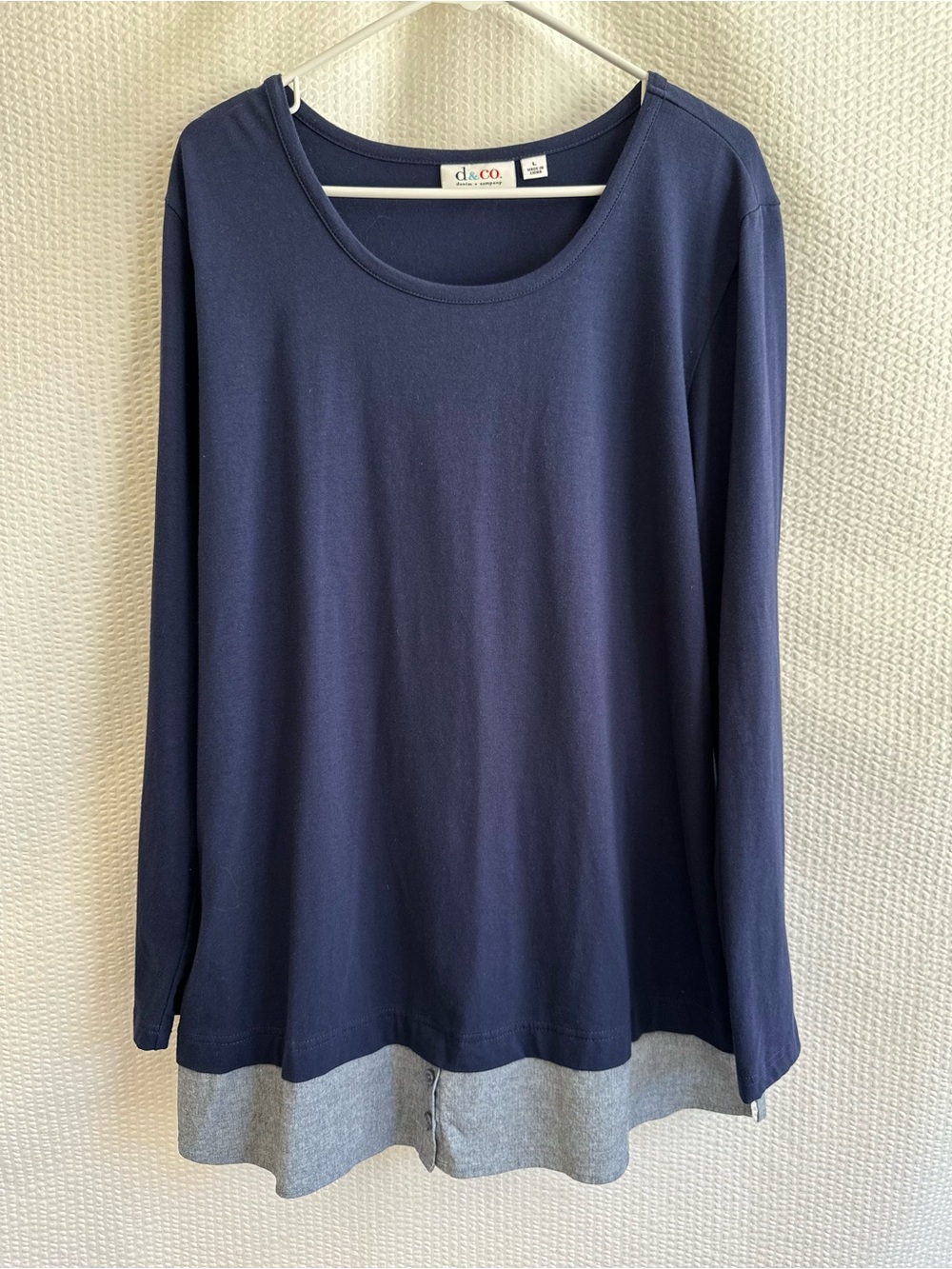 d&co Women’s Navy Blue Long Sleeve Top  Layered Gray Hem Size: Large